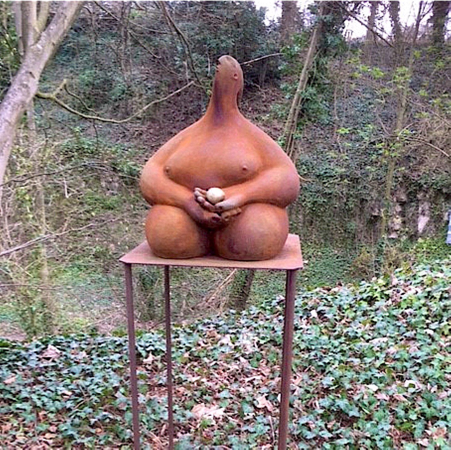 Adriana%20Nichting,%20Boeddhavrouw%20met%20ei.JPG